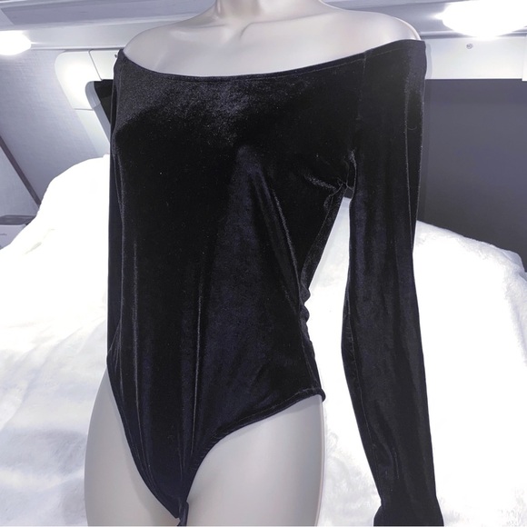 FARINAE COLLECTION Vintage Black Velvet Off Shoulder Bodysuit Size 4 - Picture 1 of 7